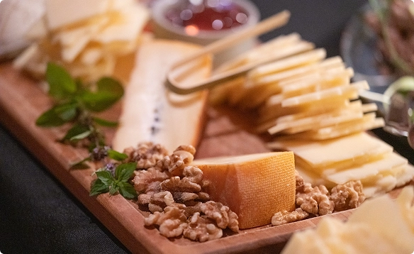 Edgar café bar planche avec du fromage